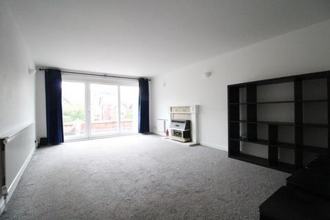 2 bedroom flat to rent, Mansfield Road, Carrington