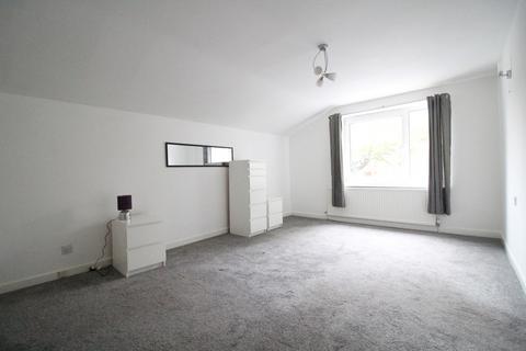 2 bedroom flat to rent, Mansfield Road, Carrington