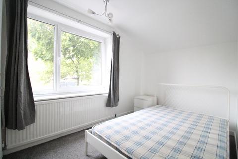 2 bedroom flat to rent, Mansfield Road, Carrington