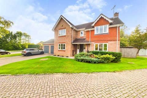 4 bedroom detached house for sale - Nuthatch Way, Horsham