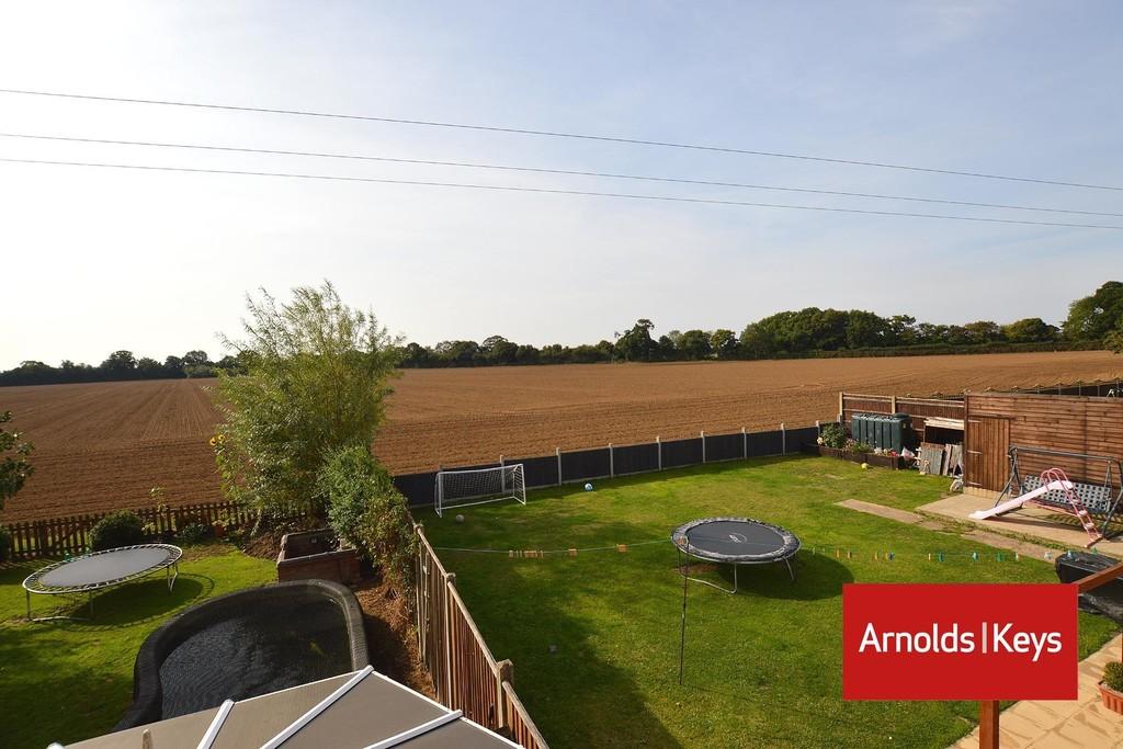 Watermill Close, Lower Gresham 3 bed semidetached house £350,000