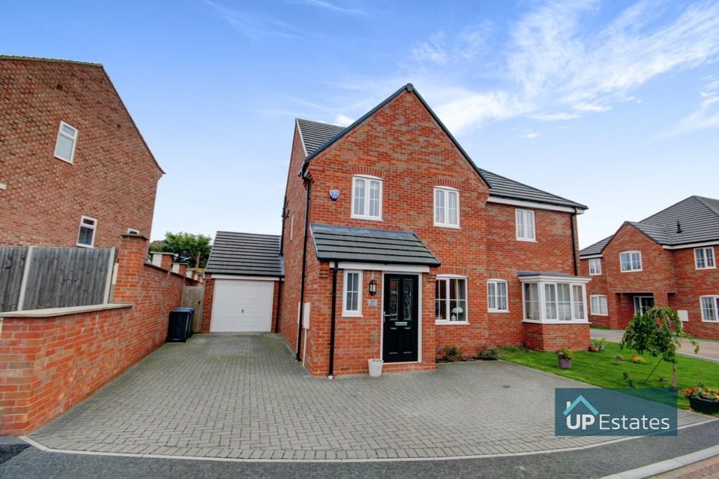 Middlefield Place, Hinckley 4 bed semidetached house £325,000