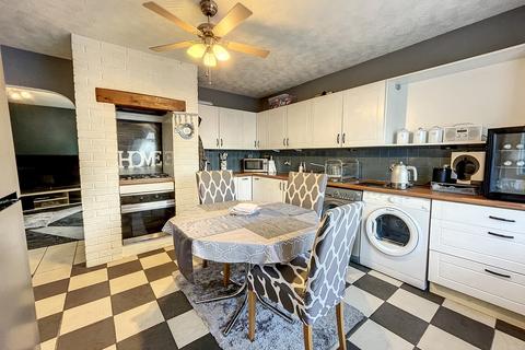 17 Douglas Grove, Darwen, BB3 0JQ