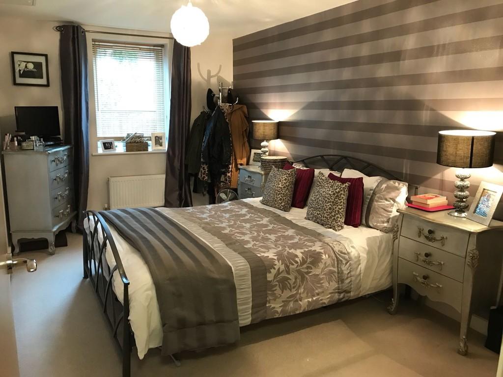 Brecon House, Taywood Road 1 bed apartment £1,275 pcm (£294 pw)
