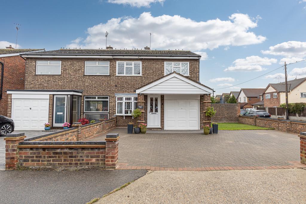 Moreland Avenue, Benfleet, SS7 3 bed semidetached house for sale £