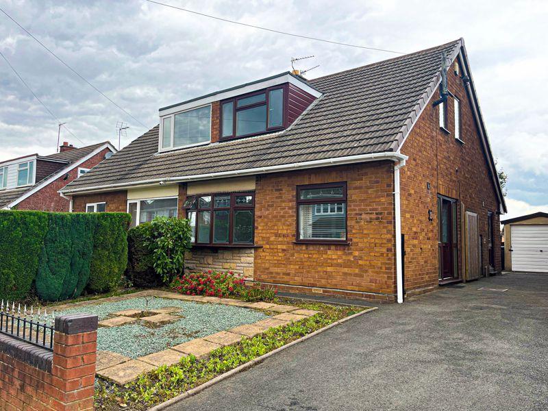 New Horse Road, Cheslyn Hay, WS6 7BH 3 bed semidetached bungalow £