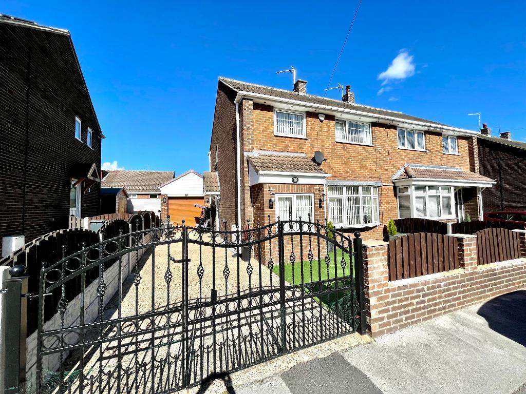 Bentham Drive, Monk Bretton, Barnsley, South Yorkshire, S71 2PE 3 bed