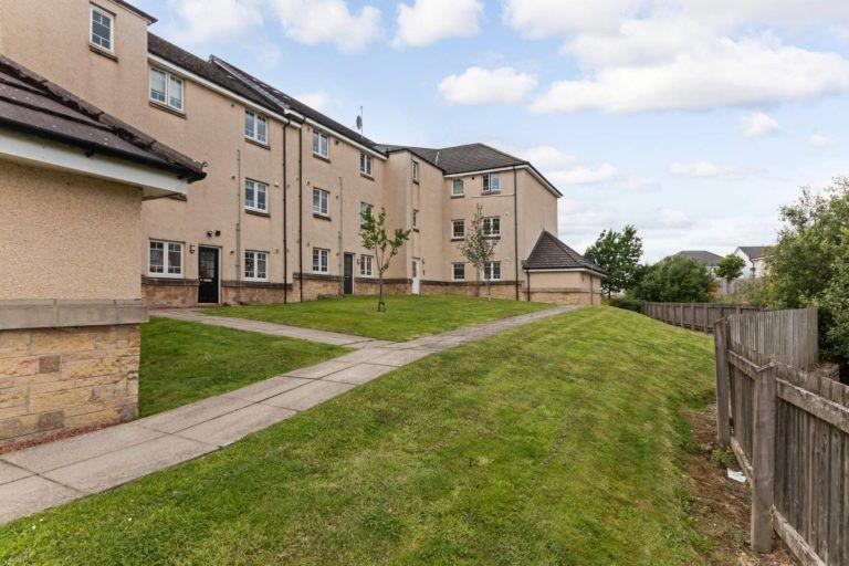 Flat F, Osprey Crescent, Dunfermline 2 bed flat £630 pcm (£145 pw)