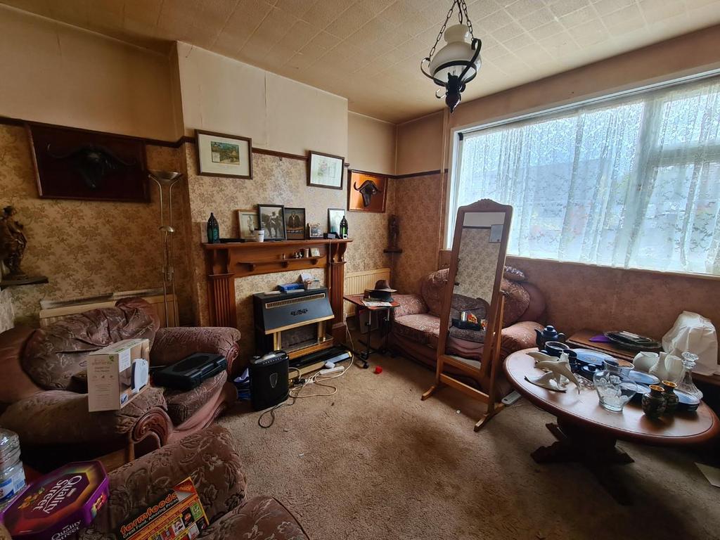 Hendre Road, Pencoed, Bridgend, CF35 6TN 3 bed semidetached house £