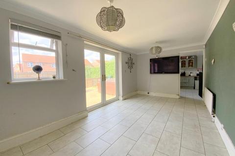 3 bedroom bungalow for sale, Clay Lane, Holton-Le-Clay, Grimsby