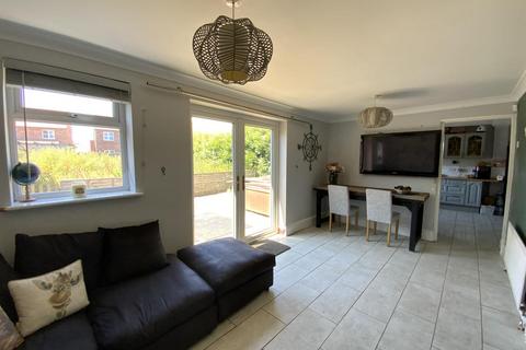 3 Clay Lane, Holton Le Clay, Grimsby, DN36 5AG