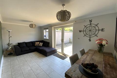 3 Clay Lane, Holton Le Clay, Grimsby, DN36 5AG