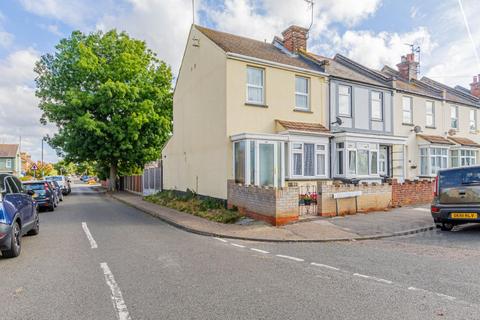 2 bedroom end of terrace house for sale - Oxford Crescent, Clacton-On-Sea