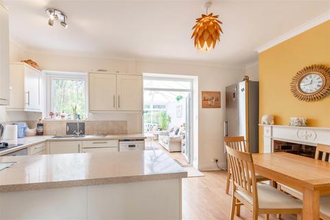 32 Bishopscourt Road, Sheffield, S8 9HP
