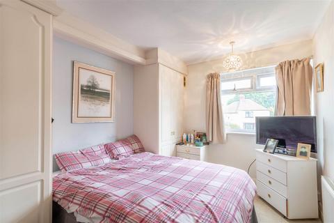 32 Bishopscourt Road, Sheffield, S8 9HP