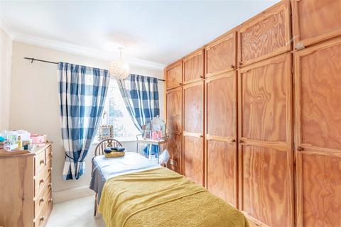 32 Bishopscourt Road, Sheffield, S8 9HP