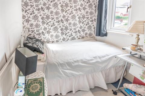 32 Bishopscourt Road, Sheffield, S8 9HP