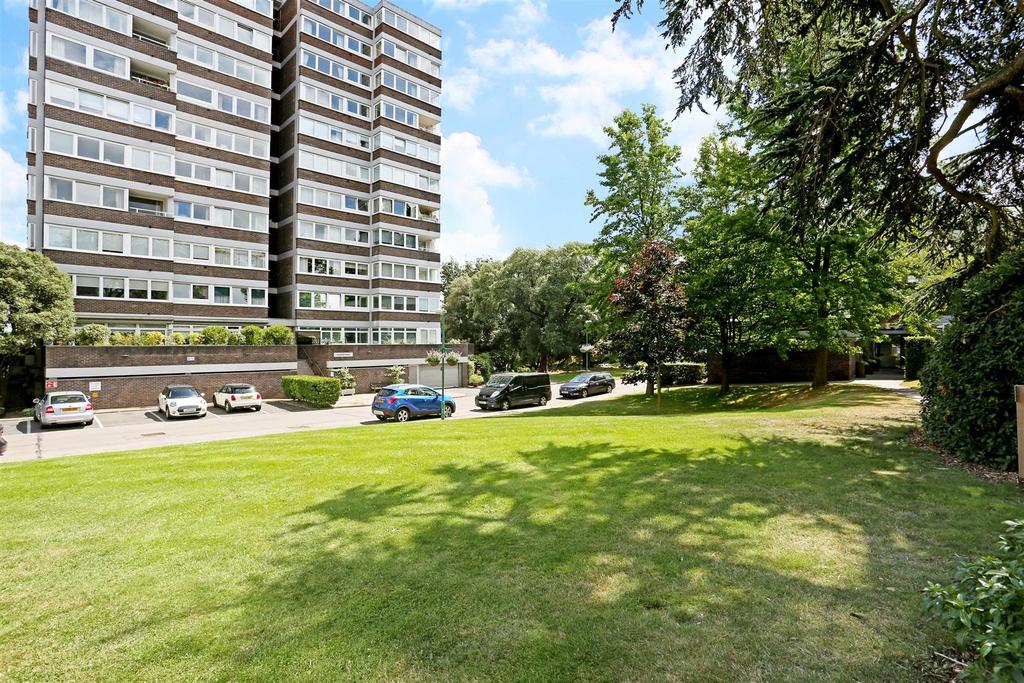 Somerset Road, Wimbledon, SW19 2 bed apartment £800,000