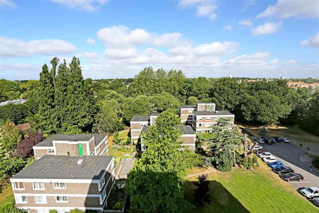 Somerset Road, Wimbledon, SW19 2 bed apartment £800,000