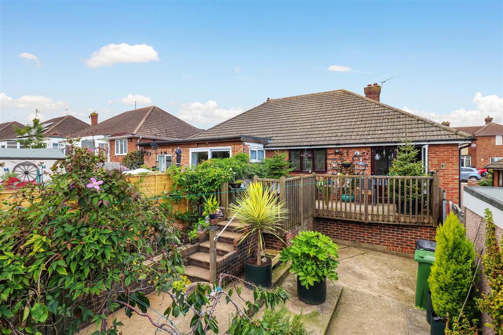 Battle Crescent, Hailsham 2 bed semidetached bungalow £300,000