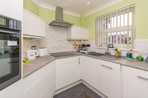 2 bedroom apartment for sale - Clifton Drive South, Lytham St Annes, FY8