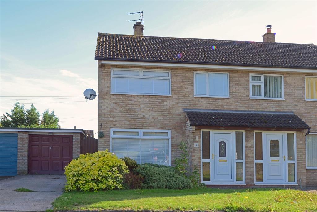 Boscobel Drive, Heath Farm, Shrewsbury 3 bed semidetached house £240,000
