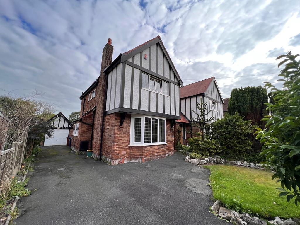 Park Lane, Penwortham, Preston, PR1 4 bed semidetached house £305,000