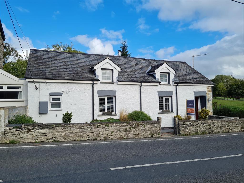 Llechryd, Cardigan 3 bed link detached house for sale £285,000