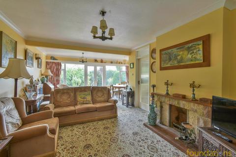 28 Pinewoods, Bexhill-on-sea, TN39 3UD