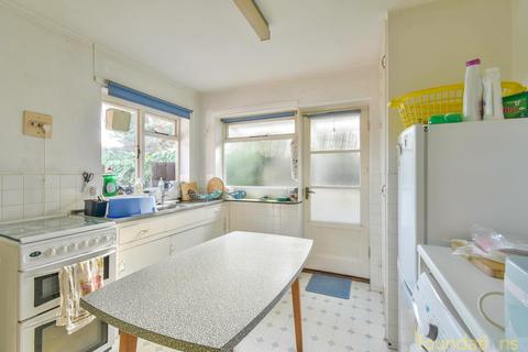 28 Pinewoods, Bexhill-on-sea, TN39 3UD