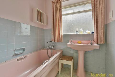 28 Pinewoods, Bexhill-on-sea, TN39 3UD