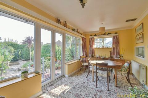 28 Pinewoods, Bexhill-on-sea, TN39 3UD