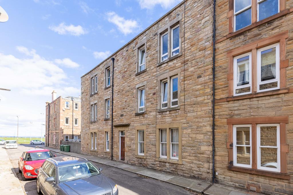 2f Downie Place, Musselburgh, EH21 6JW 3 bed flat £205,000
