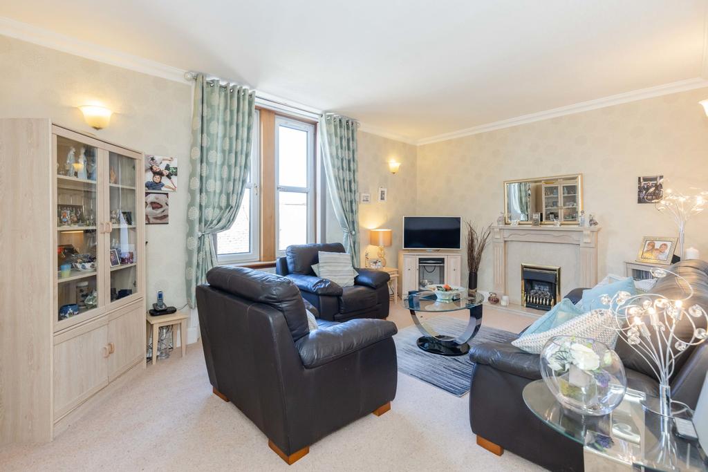 2f Downie Place, Musselburgh, EH21 6JW 3 bed flat £205,000