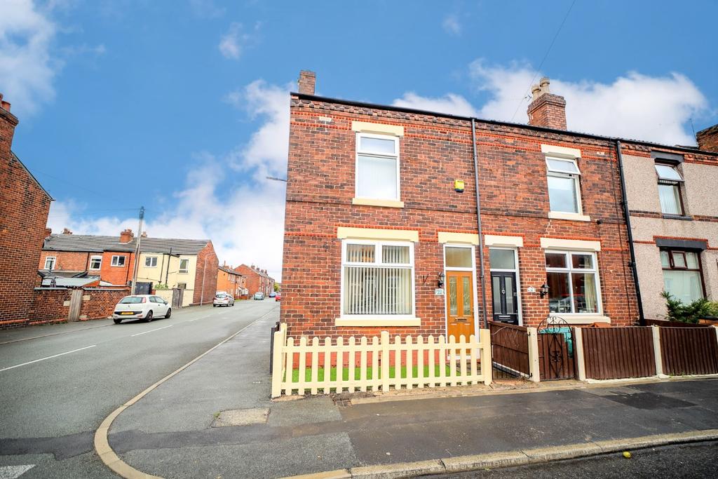 Heald Street, NewtonLeWillows, WA12 9NT 2 bed end of terrace house