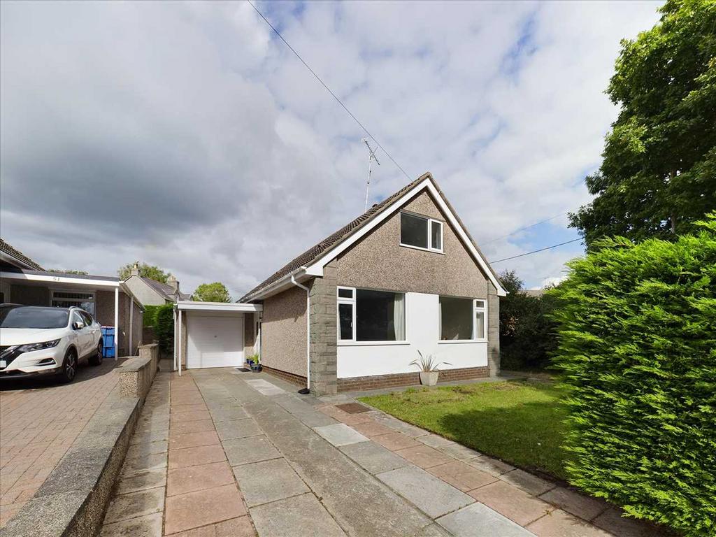Penlon, Menai Bridge,Isle of Anglesey 4 bed detached bungalow for sale