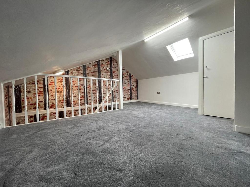 Halesowen Rd9 Rental Yield Freehold Shop + 3 Flats, Netherton