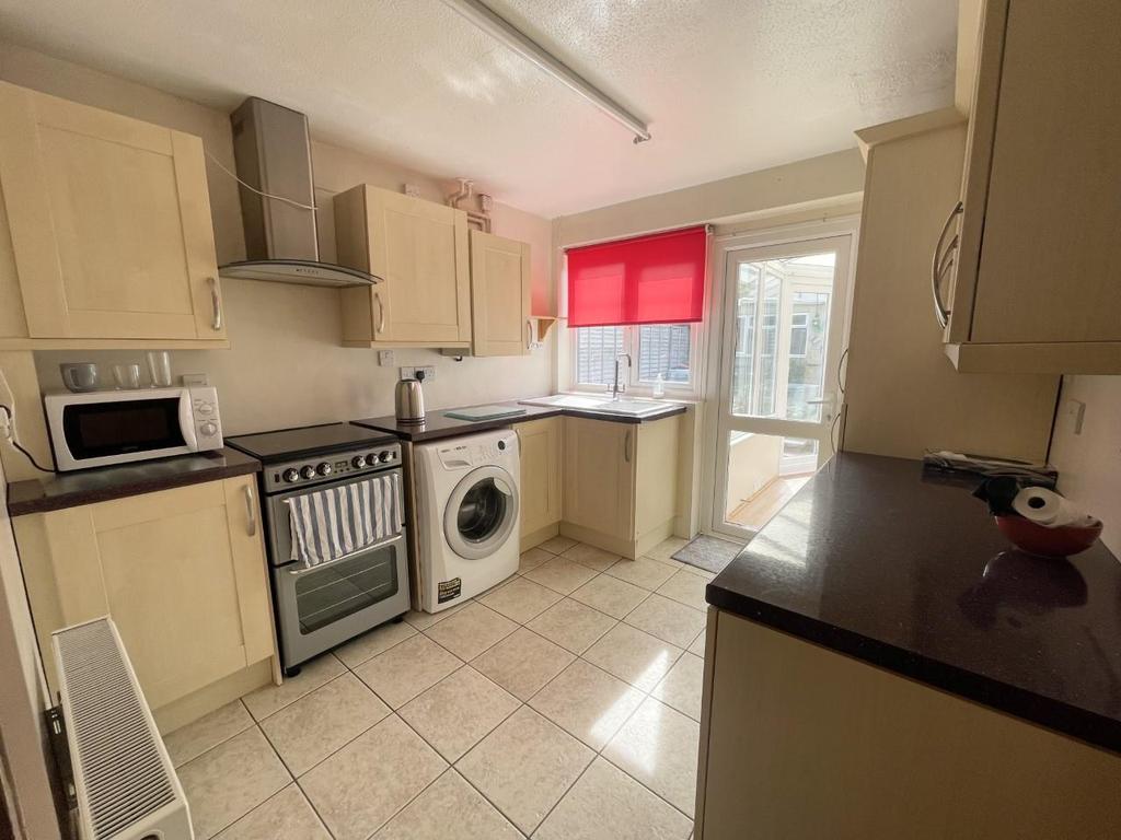 Woolstrop Way, Quedgeley, Gloucester 2 bed semidetached bungalow for