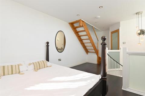 5 Moorside, Sheffield, S10 4LN