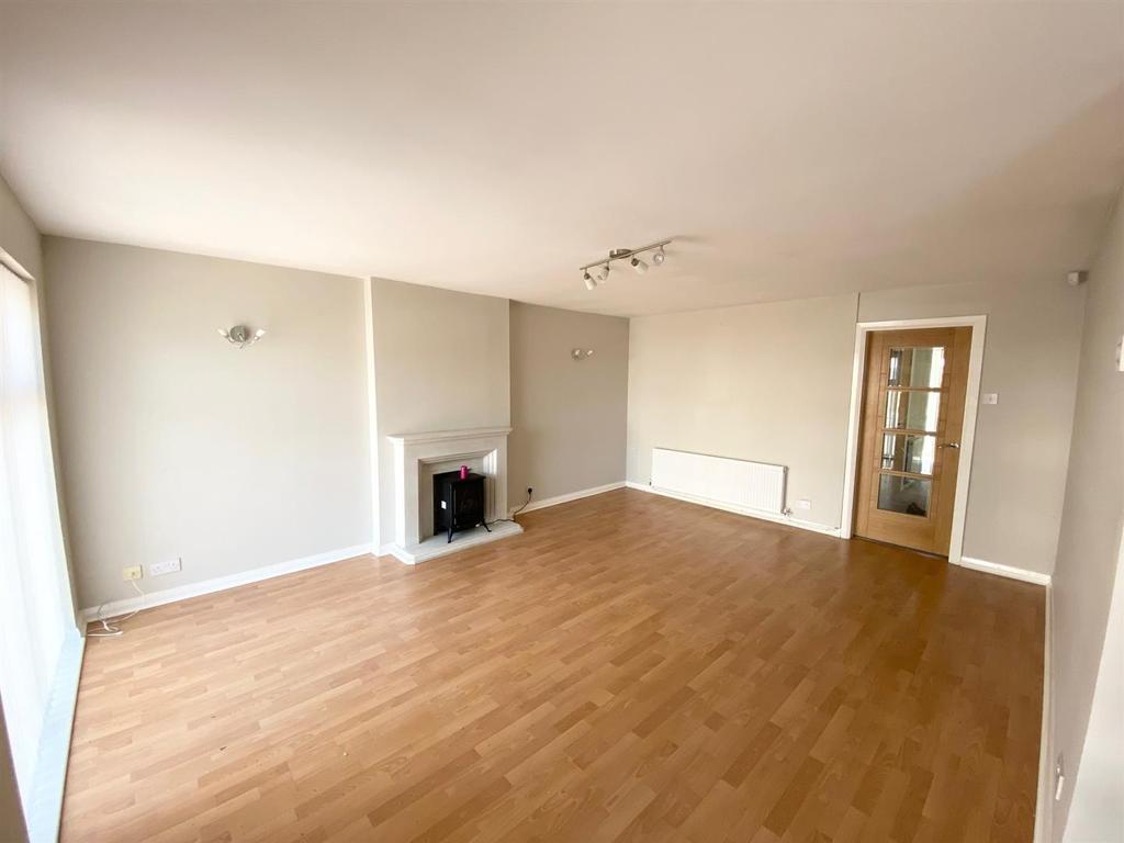 Thornbeck Avenue, Hightown, Liverpool 3 bed detached bungalow to rent