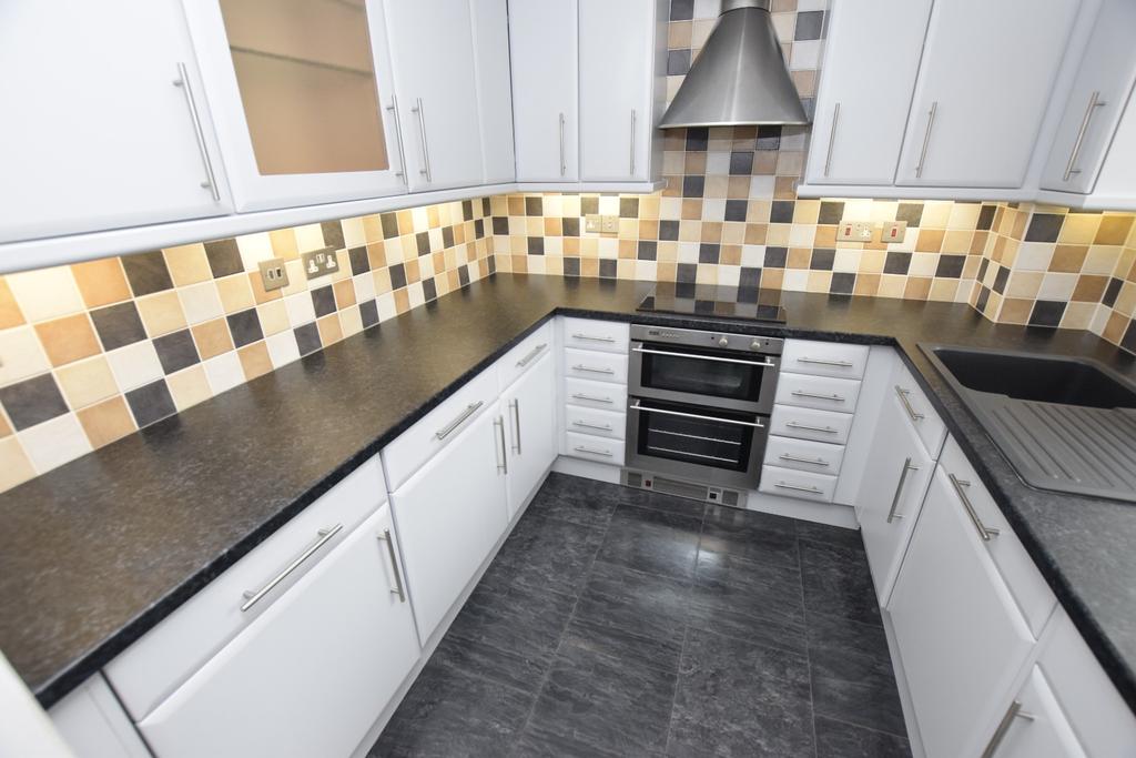 Beaulieu Way, Swanwick, Alfreton... 2 bed terraced house £745 pcm (£172 pw)