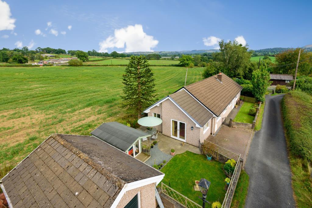 NewbridgeonWye, Powys, LD1 3 bed detached bungalow for sale £375,000