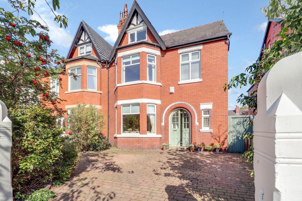 Melling Road, Southport PR9 9DU 5 bed semidetached house £375,000