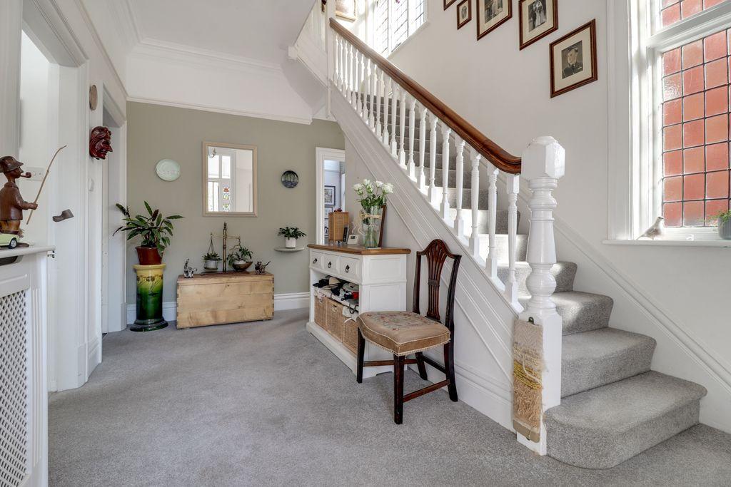 Melling Road, Southport PR9 9DU 5 bed semidetached house £375,000
