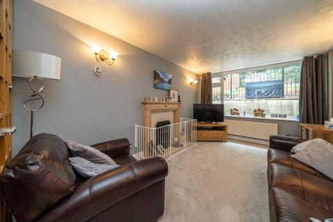 17 Glenview Gardens, Hemel Hempstead, HP1 1TF