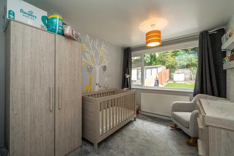 17 Glenview Gardens, Hemel Hempstead, HP1 1TF