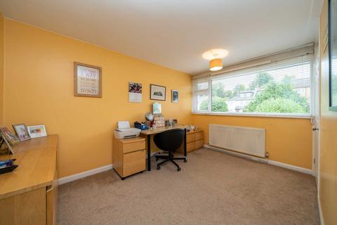 17 Glenview Gardens, Hemel Hempstead, HP1 1TF