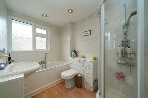 17 Glenview Gardens, Hemel Hempstead, HP1 1TF