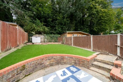 17 Glenview Gardens, Hemel Hempstead, HP1 1TF