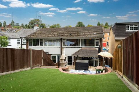 17 Glenview Gardens, Hemel Hempstead, HP1 1TF